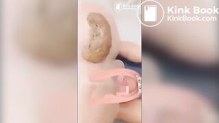 Girl pooping - video 214