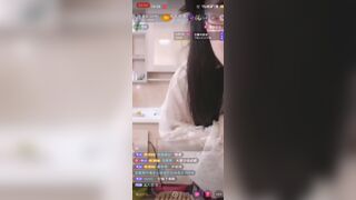 Chinese Girl Diarrhea 1 in Normal Live Broadcast