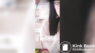 Chinese Girl Diarrhea 1 in Normal Live Broadcast
