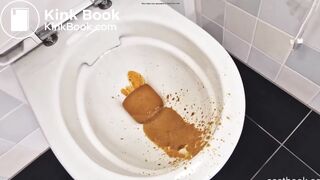 The Diarrhea makes her Cum