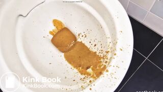 The Diarrhea makes her Cum
