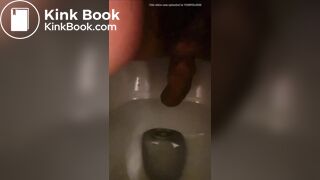 Japanese girl selfie pooping