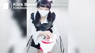 The smelly poop of a cute maid