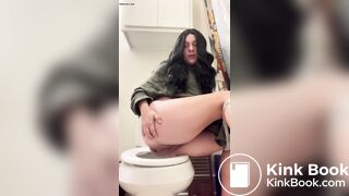 Pretty girl pooping on toilet - video 13