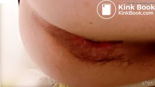 Japanese Twitter Girl Shitting "Q" 2