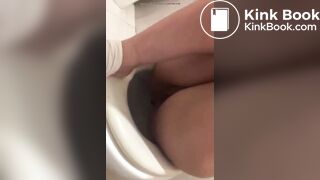 Girl pooping on toilet - video 382