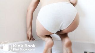 Scat girl smears shit on herself before masturbating