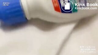 Finger her shit out