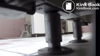 girl pissing and poping in the Toilette