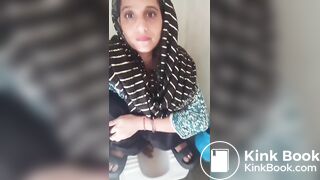 Indian Girl Pooping - video 4