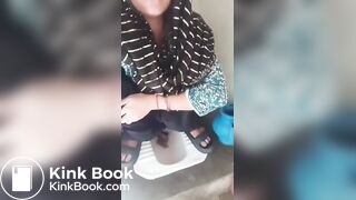 Indian Girl Pooping - video 4
