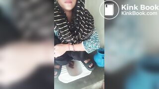 Indian Girl Pooping - video 4