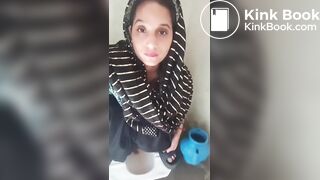 Indian Girl Pooping - video 4