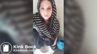 Indian Girl Pooping - video 4