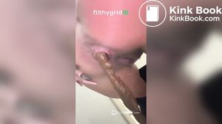 Girl pooping on toilet - video 37