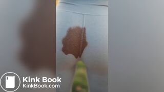 Jogger girl poops her grey leggings