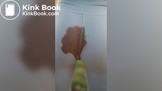 Jogger girl poops her grey leggings