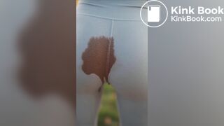 Jogger girl poops her grey leggings