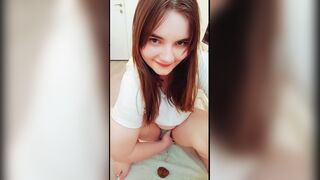Hot girl pooping her panties and playing