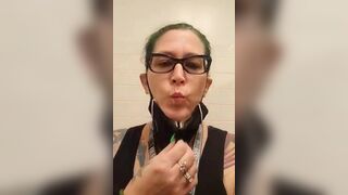 Shitting - video 798