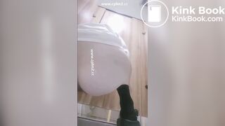 Chinese teacher poops a lot in school toilet 1