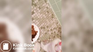 Italian Goddess Shitting
