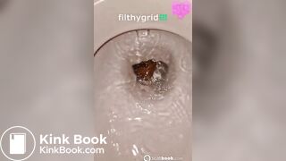 Kitty big splash on toilet