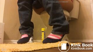 Ebony girl Big ass diarrhea toilet