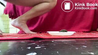 vuole nutrirti con la sua cioccolata 2