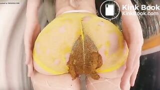 Retarded whore smears her shit on her ass.