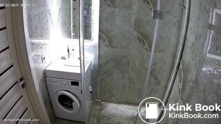 GIRL DESPERATE PEE AND PLOPS