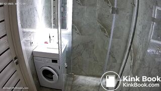 GIRL DESPERATE PEE AND PLOPS