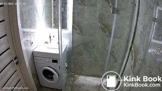 GIRL DESPERATE PEE AND PLOPS