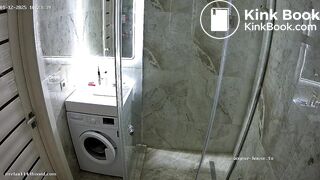 GIRL DESPERATE PEE AND PLOPS