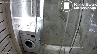GIRL DESPERATE PEE AND PLOPS