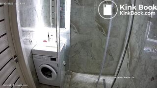 GIRL DESPERATE PEE AND PLOPS