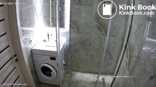GIRL DESPERATE PEE AND PLOPS