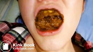 Esposa masticando su caviar
