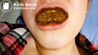 Esposa masticando su caviar