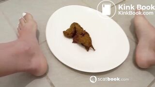 Sexy milf does a creamy poop
