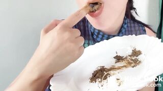 Hot girl shits on plate and eats it