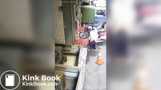 Japan girl public poop