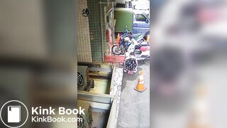Japan girl public poop