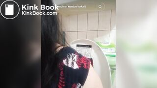 Compilation girl pooping and farting in the toilet