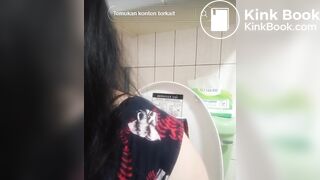 Compilation girl pooping and farting in the toilet