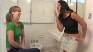 Mulher com muita vontade de cagar