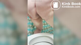Saggy Fat Whore takes a shit