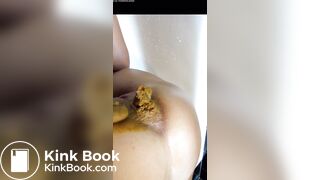 Fingering Blonde Milfs Ass Whilst She Shits