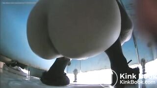 Chinese gril diarrhea in toilet - video 2