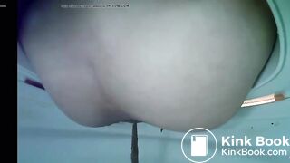 girl pooping in the toilette - video 21